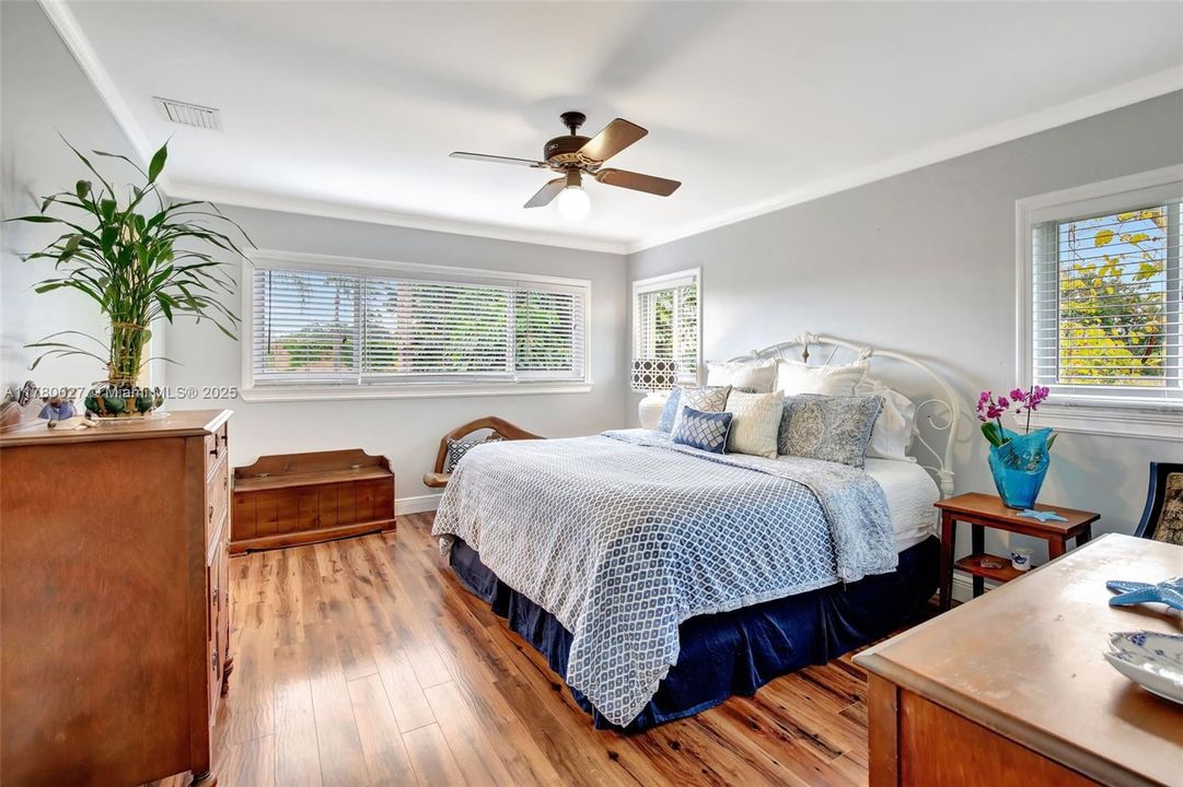 Active With Contract: $810,000 (5 beds, 3 baths, 2414 Square Feet)