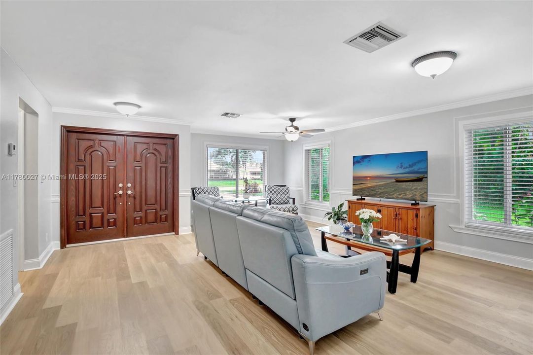 Active With Contract: $810,000 (5 beds, 3 baths, 2414 Square Feet)