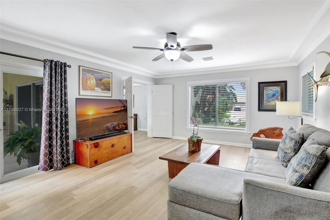 Active With Contract: $810,000 (5 beds, 3 baths, 2414 Square Feet)