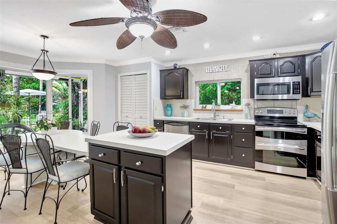 Active With Contract: $810,000 (5 beds, 3 baths, 2414 Square Feet)