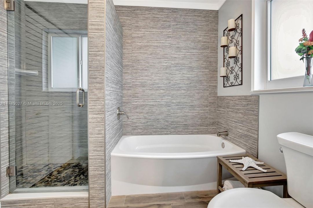 Active With Contract: $810,000 (5 beds, 3 baths, 2414 Square Feet)