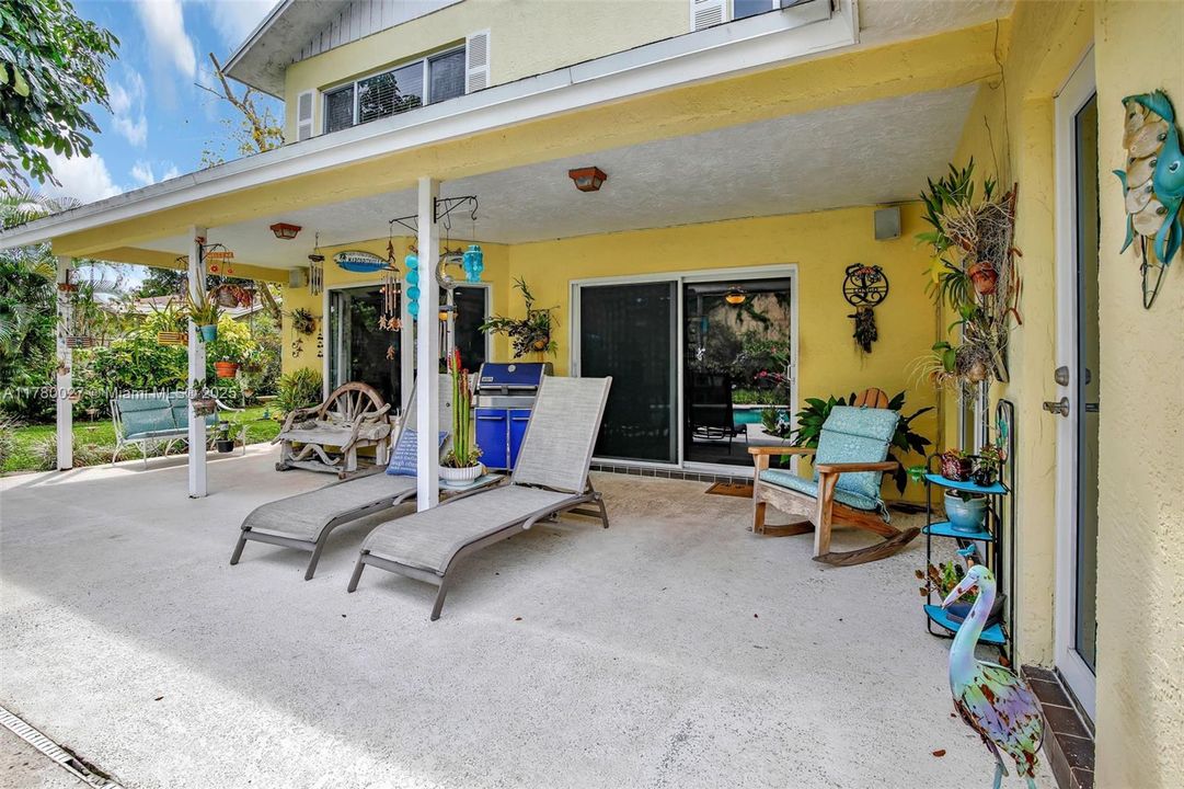 Active With Contract: $810,000 (5 beds, 3 baths, 2414 Square Feet)