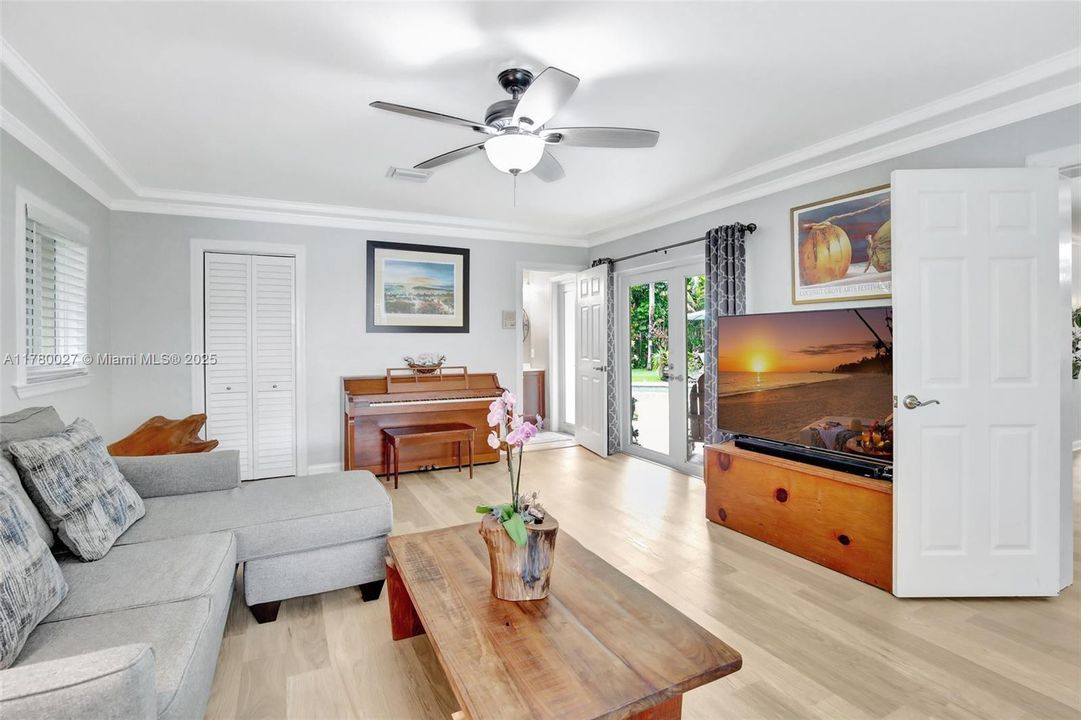 Active With Contract: $810,000 (5 beds, 3 baths, 2414 Square Feet)