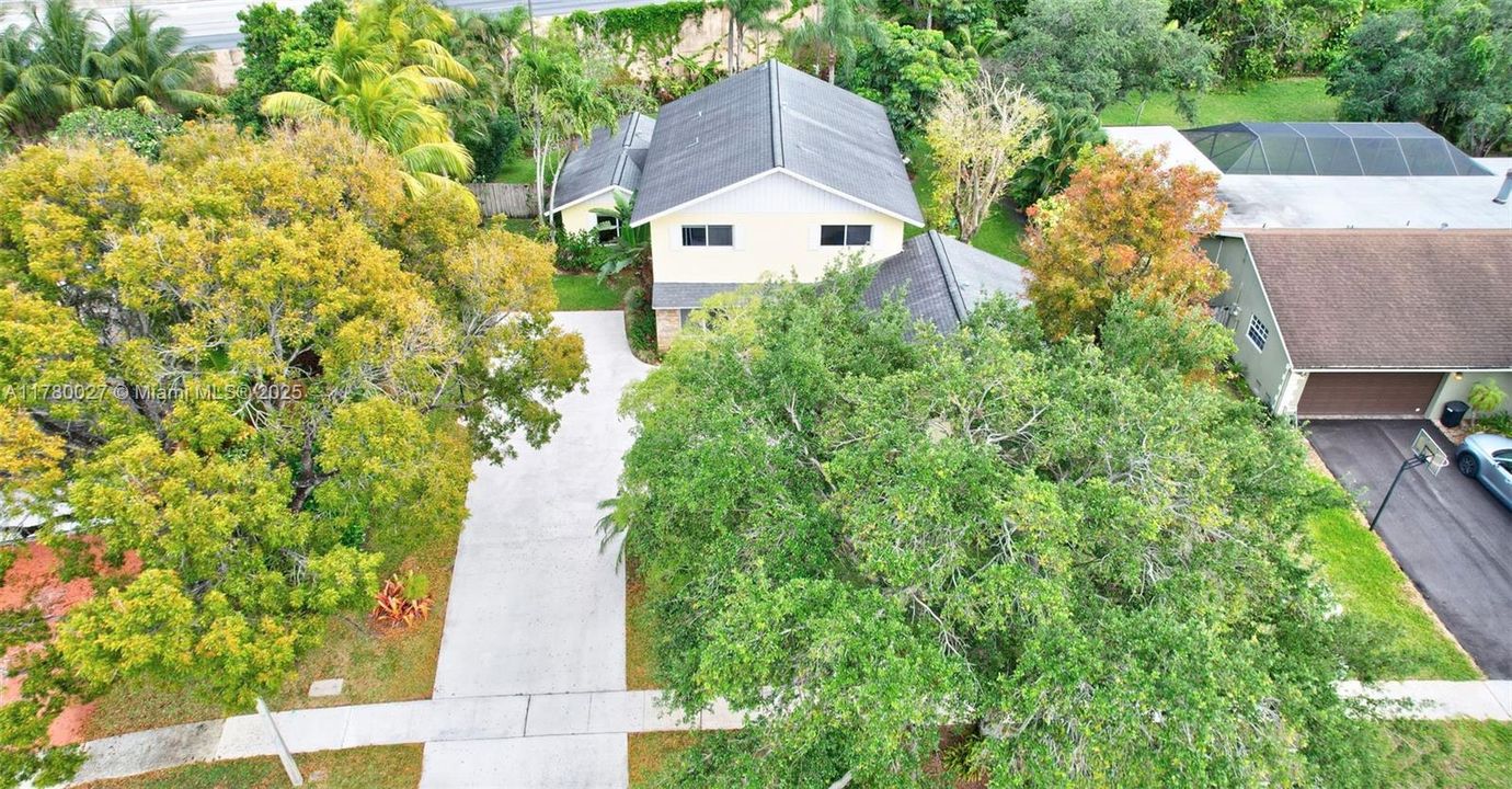 Active With Contract: $810,000 (5 beds, 3 baths, 2414 Square Feet)