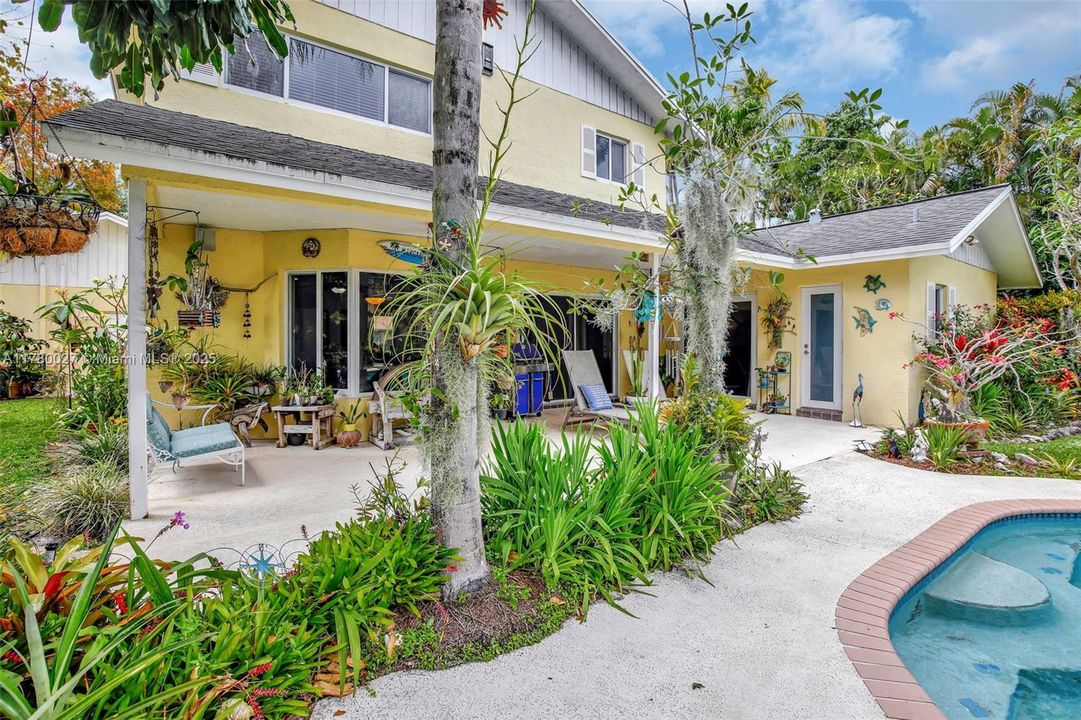 Active With Contract: $810,000 (5 beds, 3 baths, 2414 Square Feet)