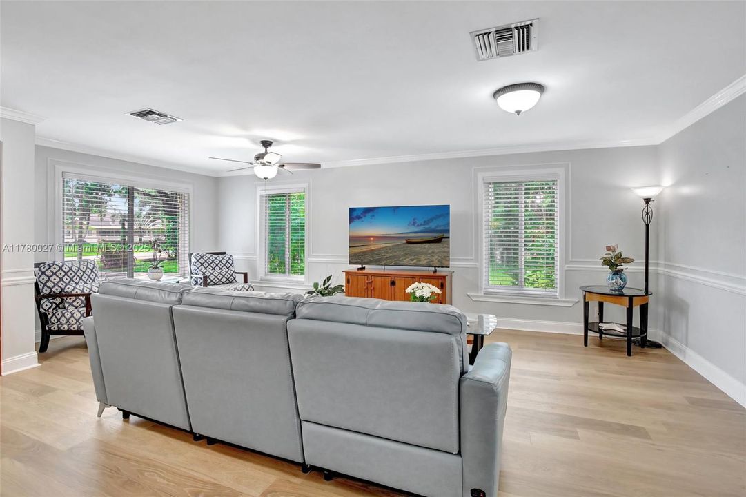 Active With Contract: $810,000 (5 beds, 3 baths, 2414 Square Feet)