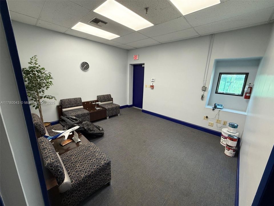 出租: $37,500 (0 贝兹, 0 浴室, 0 平方英尺)