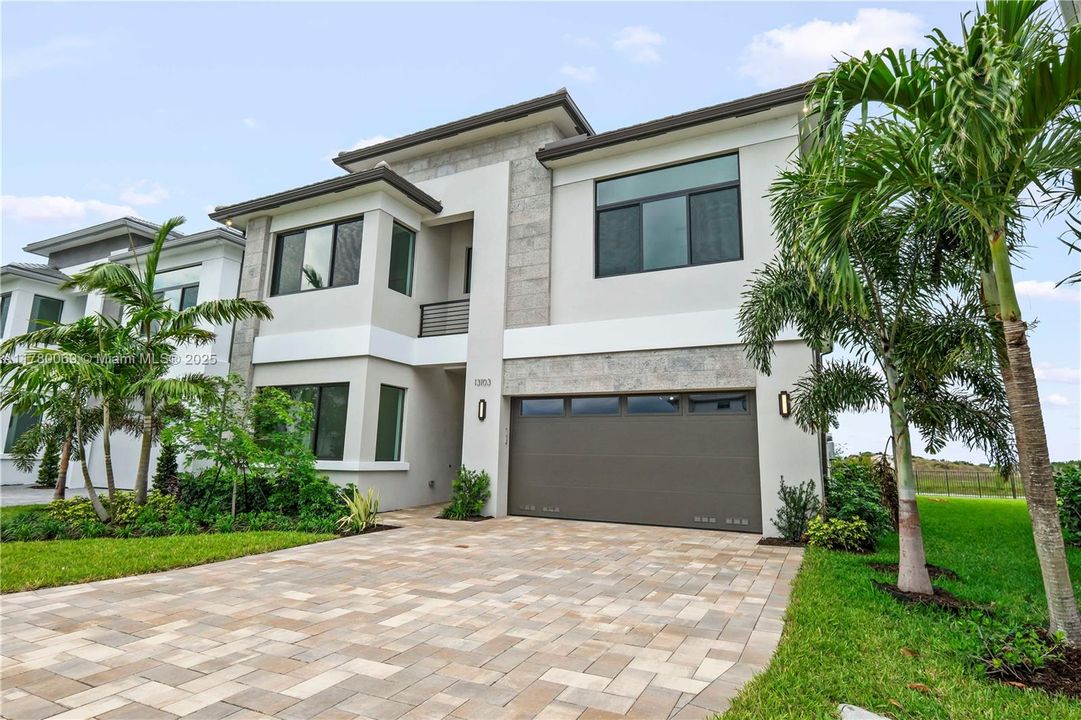 Recientemente alquilado: $6,900 (5 camas, 7 baños, 4267 Pies cuadrados)