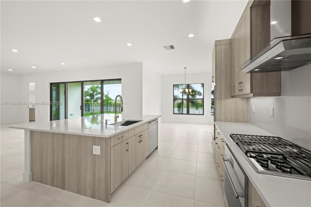 Recientemente alquilado: $6,900 (5 camas, 7 baños, 4267 Pies cuadrados)