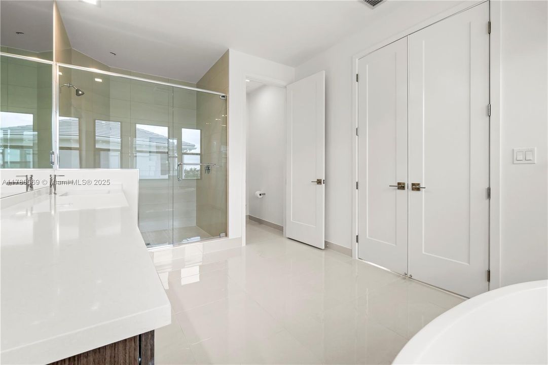 Recientemente alquilado: $6,900 (5 camas, 7 baños, 4267 Pies cuadrados)