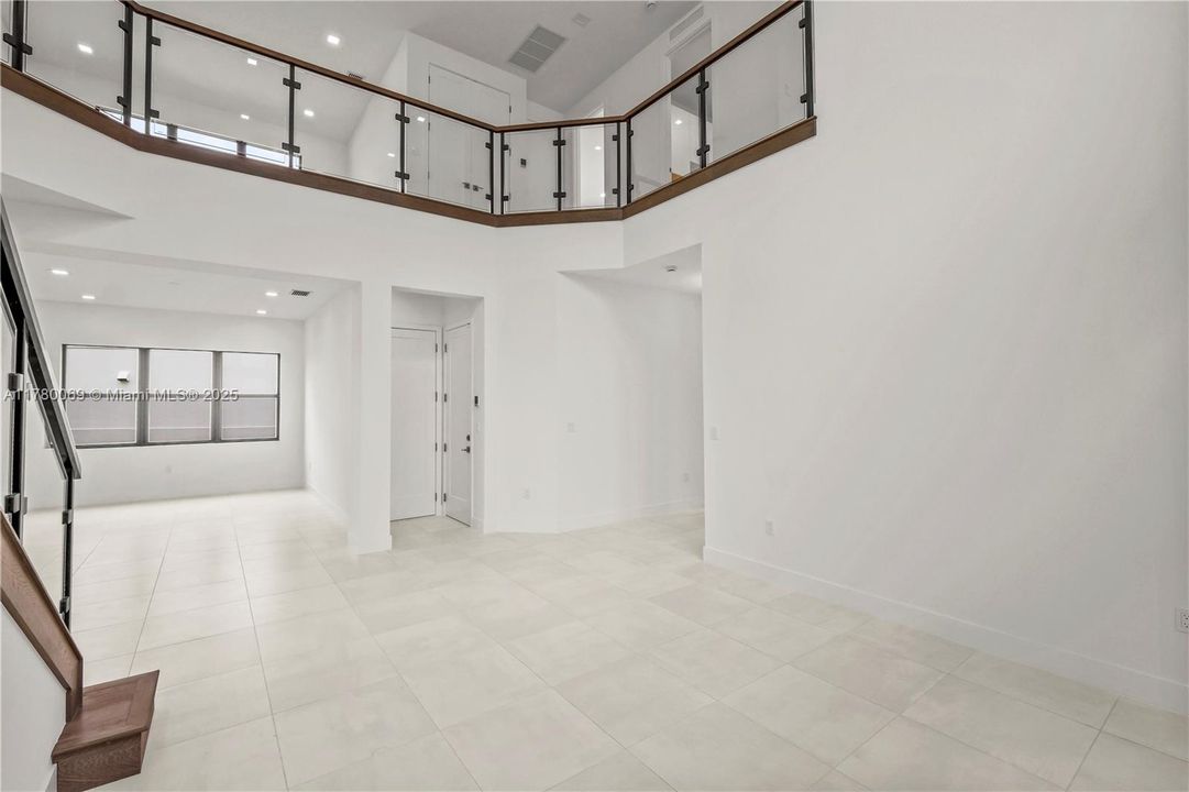 Recientemente alquilado: $6,900 (5 camas, 7 baños, 4267 Pies cuadrados)