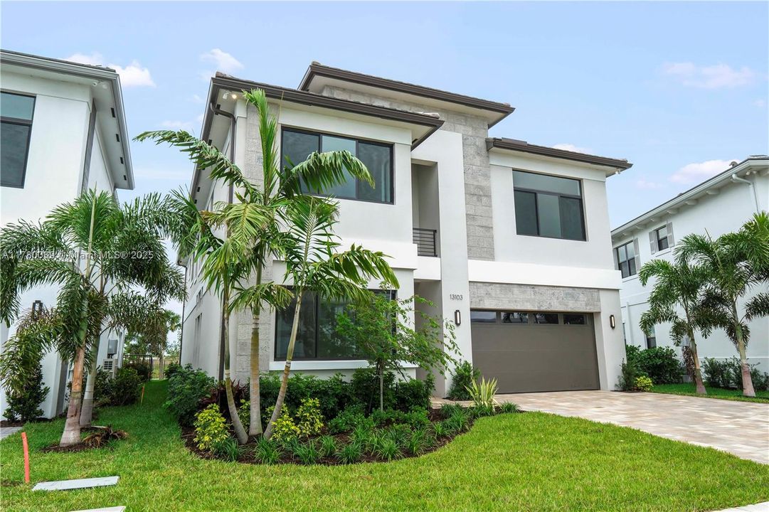 Recientemente alquilado: $6,900 (5 camas, 7 baños, 4267 Pies cuadrados)