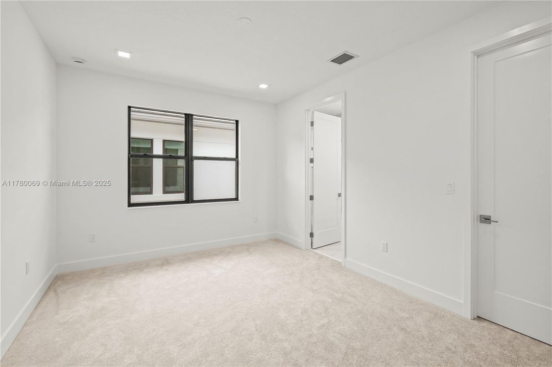 Recientemente alquilado: $6,900 (5 camas, 7 baños, 4267 Pies cuadrados)