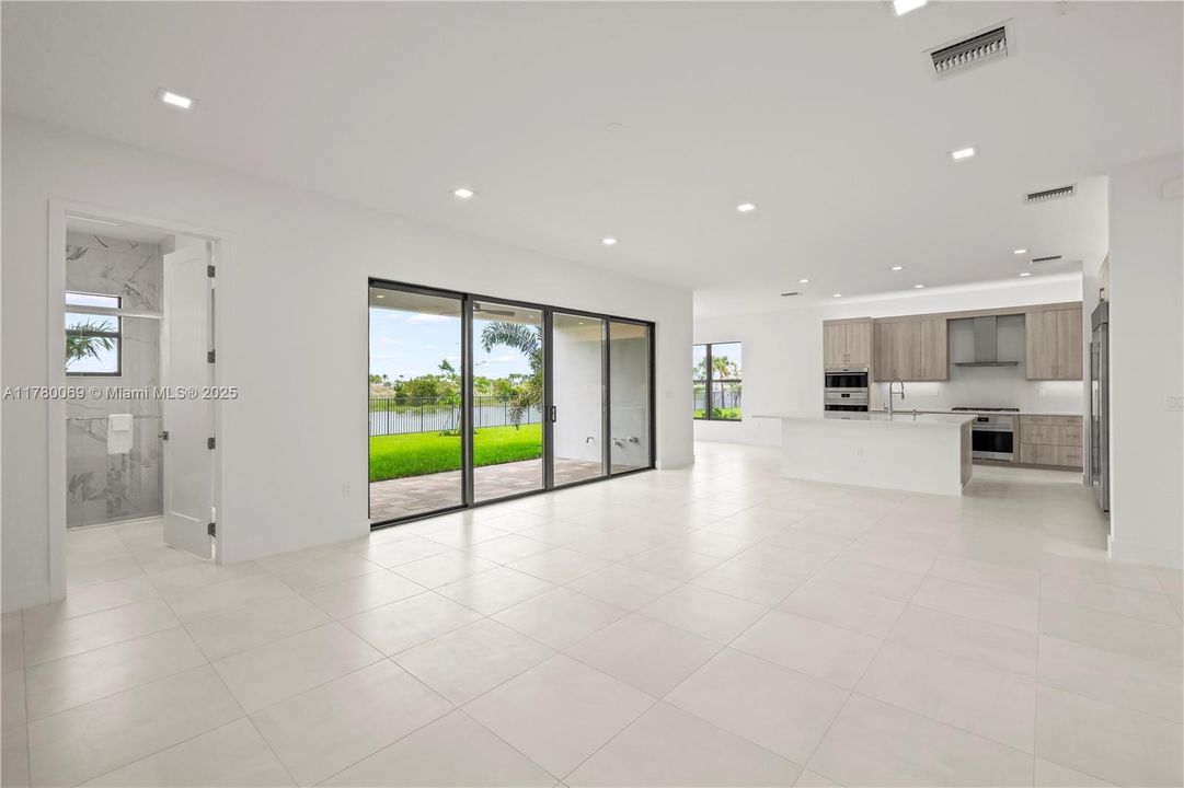 Recientemente alquilado: $6,900 (5 camas, 7 baños, 4267 Pies cuadrados)