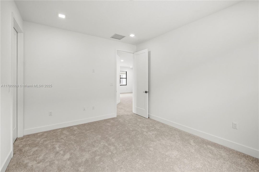 Recientemente alquilado: $6,900 (5 camas, 7 baños, 4267 Pies cuadrados)