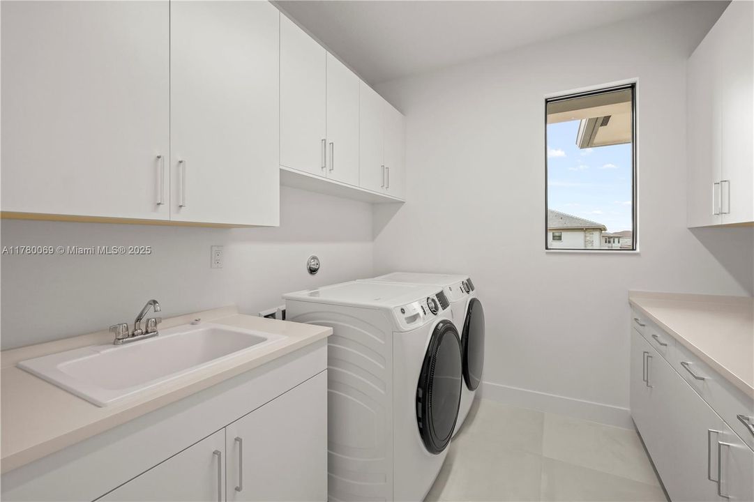 Recientemente alquilado: $6,900 (5 camas, 7 baños, 4267 Pies cuadrados)