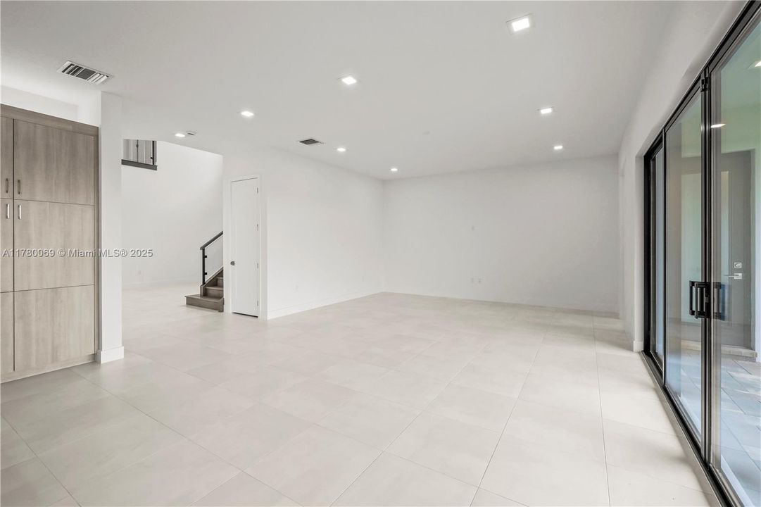 Recientemente alquilado: $6,900 (5 camas, 7 baños, 4267 Pies cuadrados)