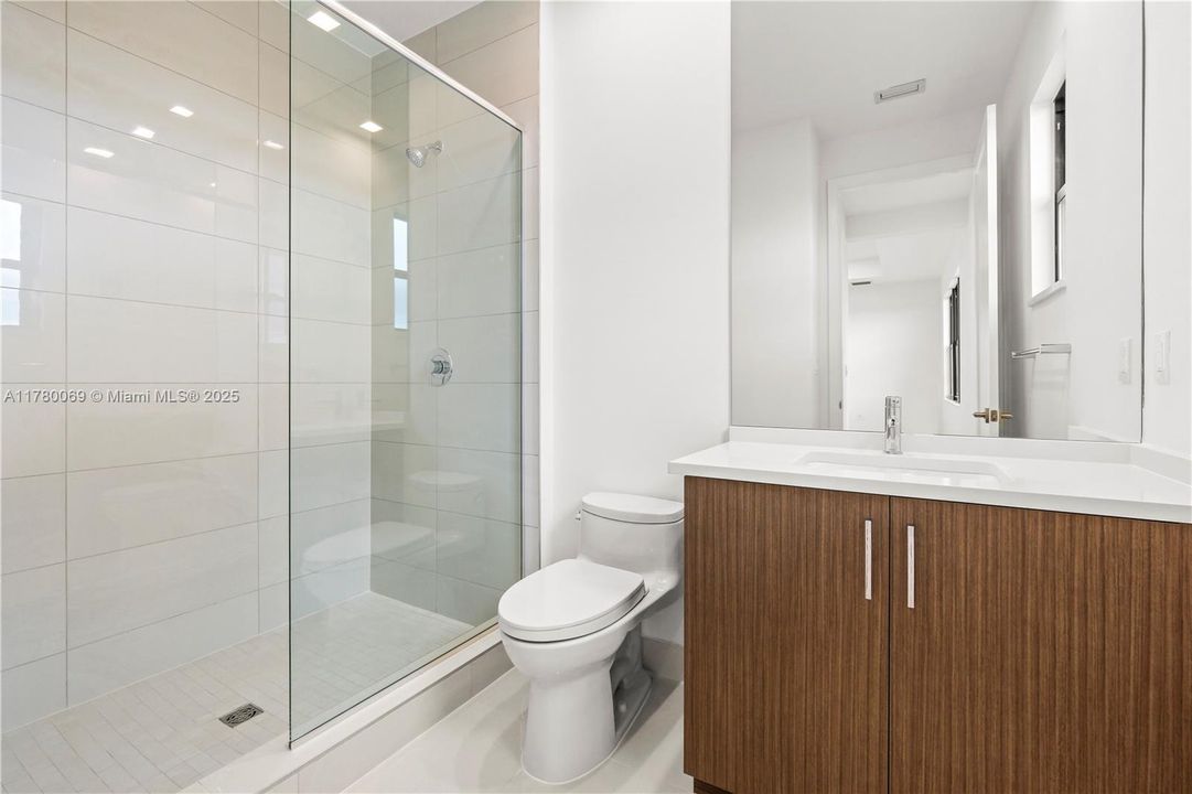 Recientemente alquilado: $6,900 (5 camas, 7 baños, 4267 Pies cuadrados)