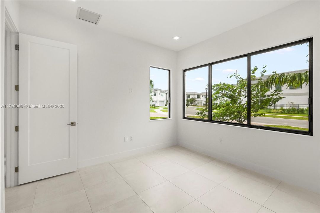 Recientemente alquilado: $6,900 (5 camas, 7 baños, 4267 Pies cuadrados)