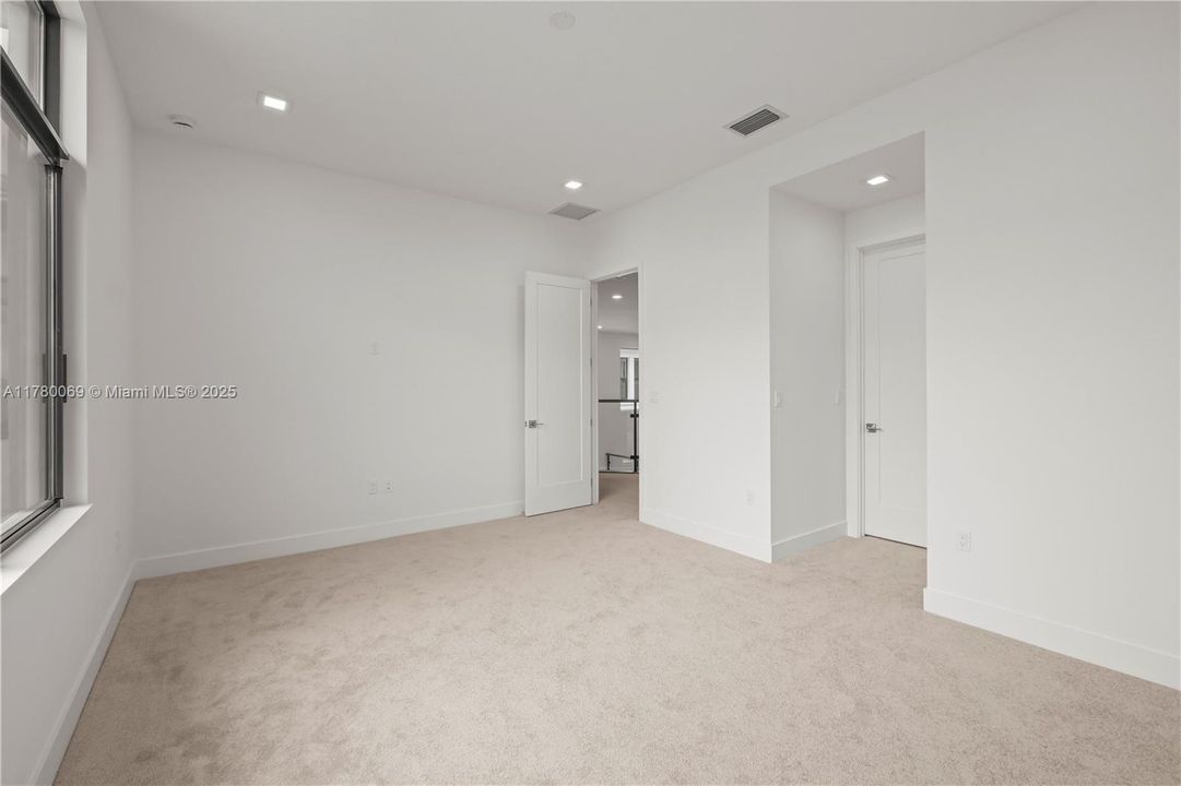 Recientemente alquilado: $6,900 (5 camas, 7 baños, 4267 Pies cuadrados)