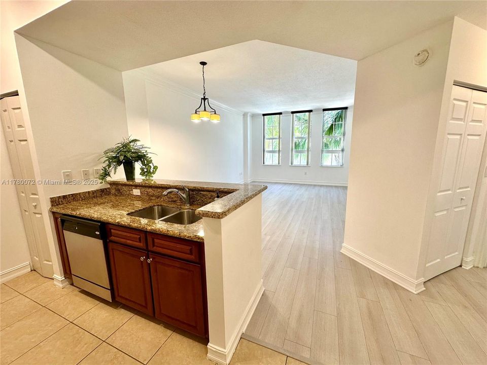 Vendido Recientemente: $315,000 (1 camas, 1 baños, 836 Pies cuadrados)