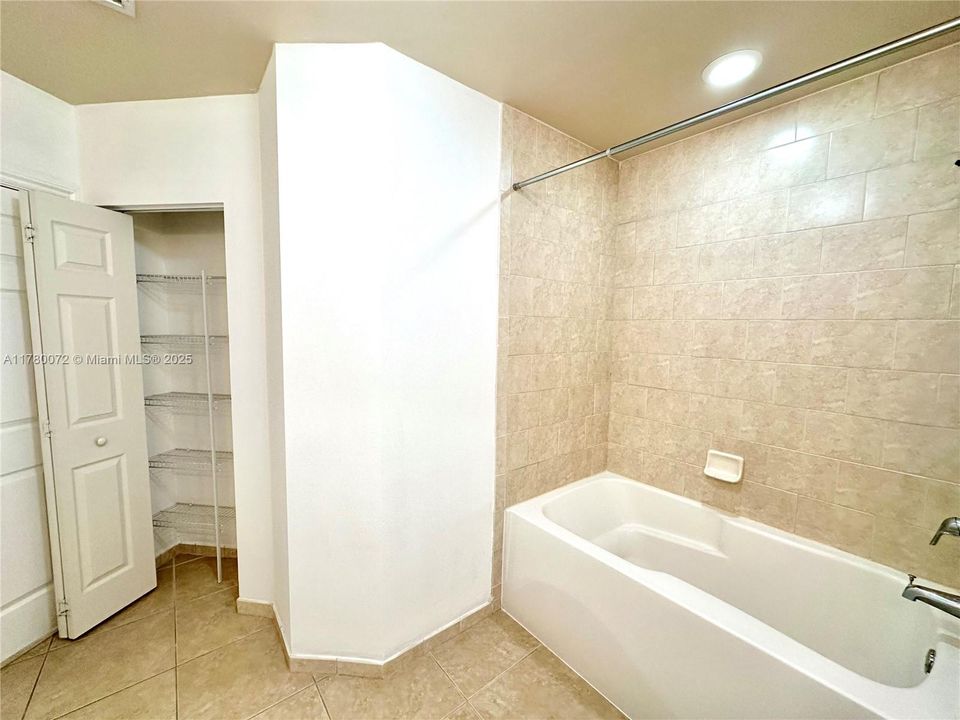 Vendido Recientemente: $315,000 (1 camas, 1 baños, 836 Pies cuadrados)