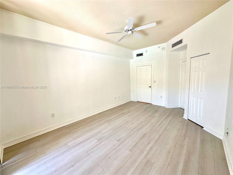 Vendido Recientemente: $315,000 (1 camas, 1 baños, 836 Pies cuadrados)