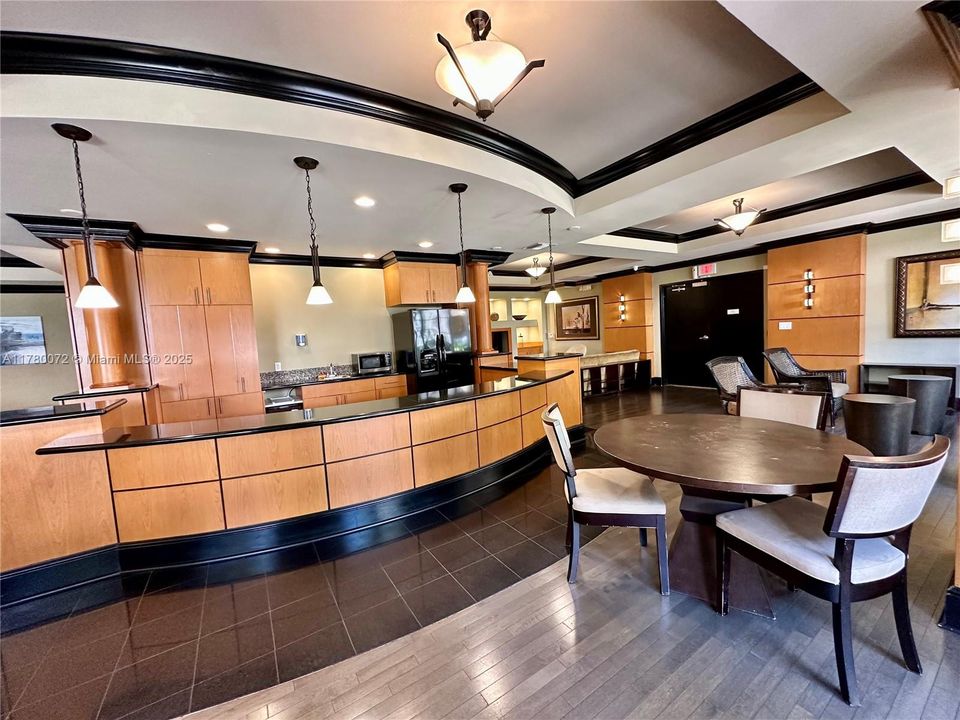 Vendido Recientemente: $315,000 (1 camas, 1 baños, 836 Pies cuadrados)