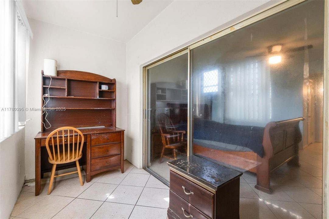 Недавно продано: $115,000 (1 спален, 1 ванн, 703 Квадратных фут)