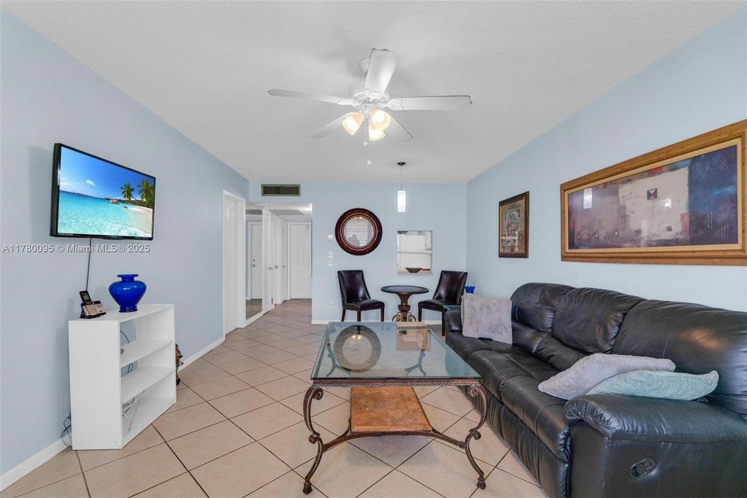 Недавно продано: $115,000 (1 спален, 1 ванн, 703 Квадратных фут)