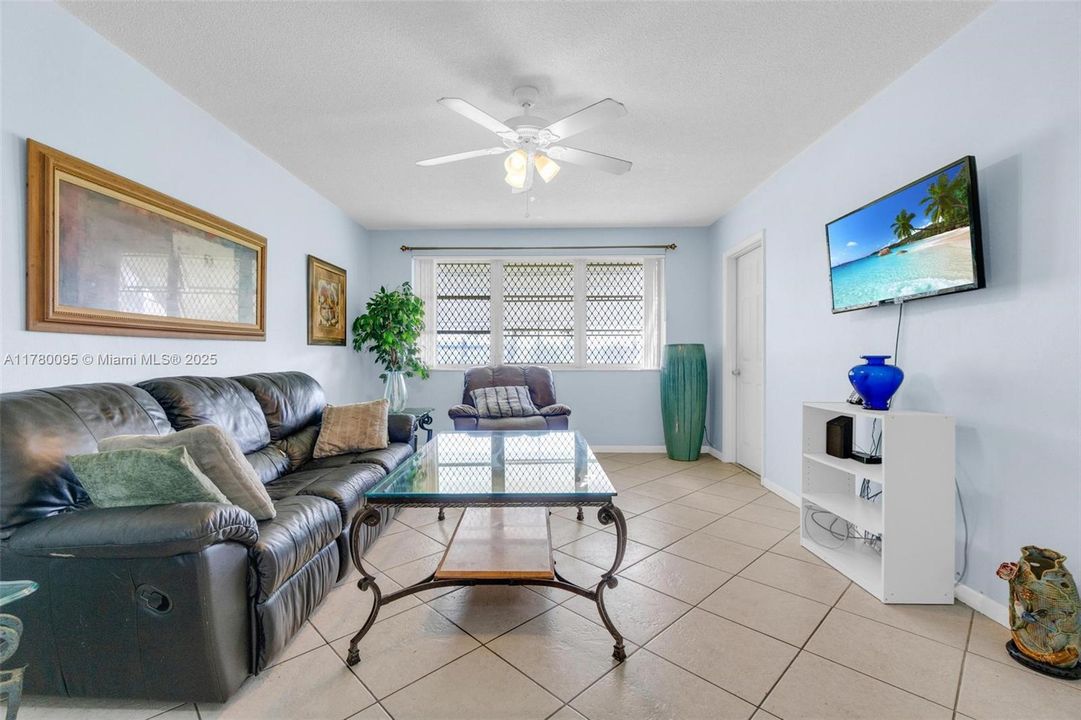 Недавно продано: $115,000 (1 спален, 1 ванн, 703 Квадратных фут)