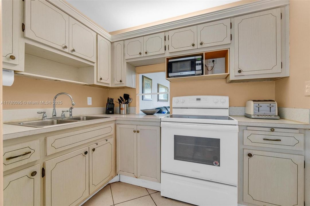 Недавно продано: $115,000 (1 спален, 1 ванн, 703 Квадратных фут)