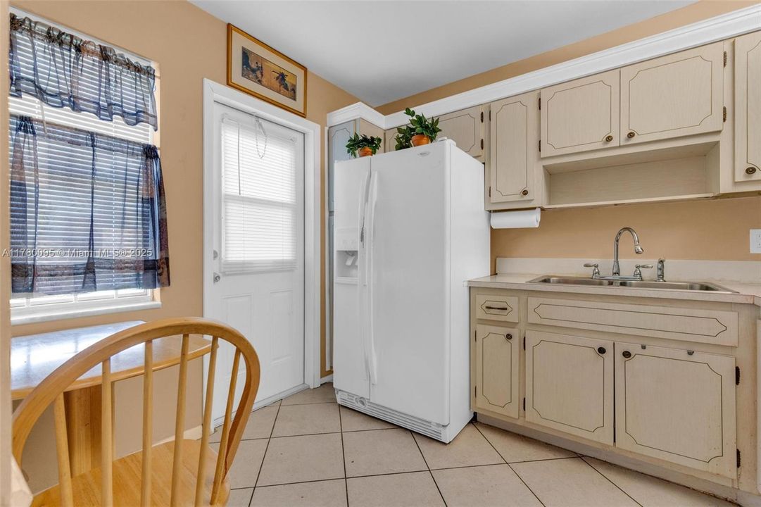 Недавно продано: $115,000 (1 спален, 1 ванн, 703 Квадратных фут)