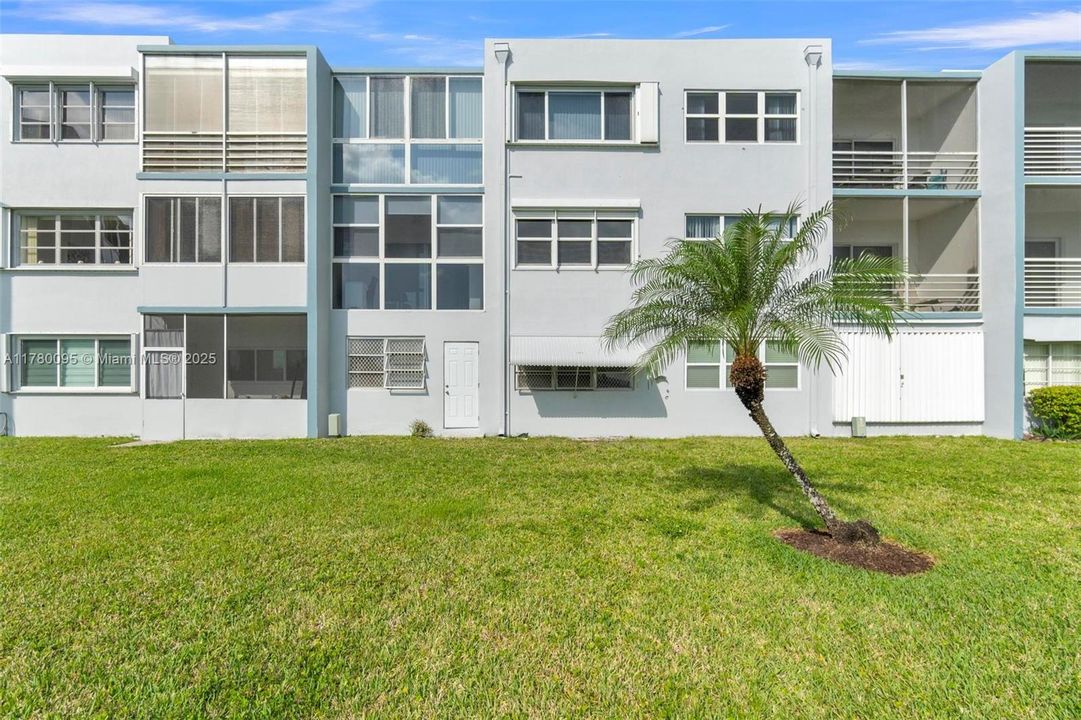 Недавно продано: $115,000 (1 спален, 1 ванн, 703 Квадратных фут)