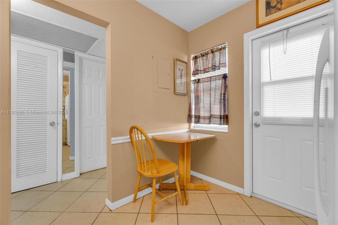 Недавно продано: $115,000 (1 спален, 1 ванн, 703 Квадратных фут)