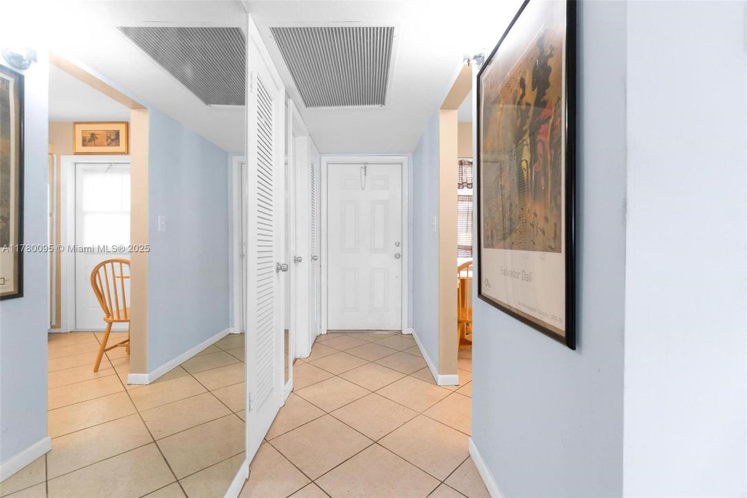 Недавно продано: $115,000 (1 спален, 1 ванн, 703 Квадратных фут)