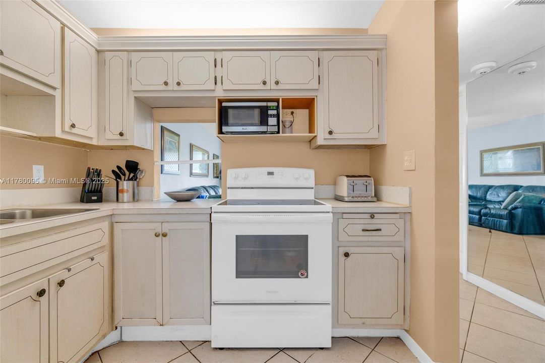 Недавно продано: $115,000 (1 спален, 1 ванн, 703 Квадратных фут)