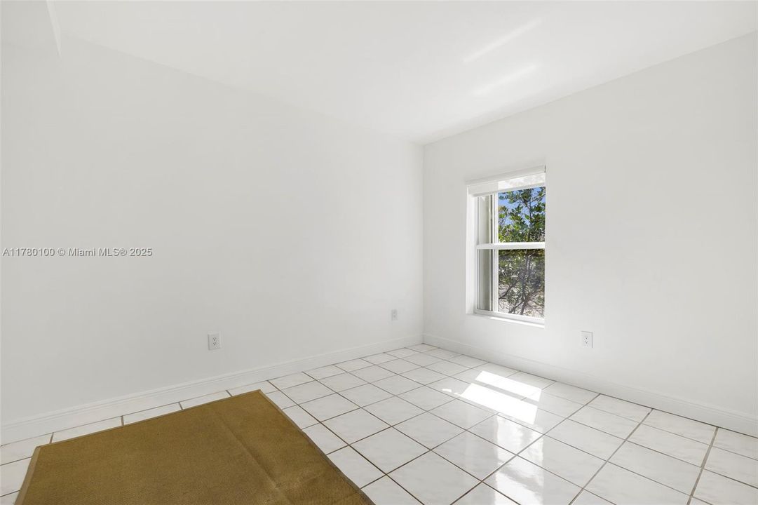 Vendido Recientemente: $379,000 (2 camas, 2 baños, 1182 Pies cuadrados)