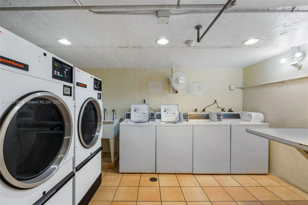 Vendido Recientemente: $379,000 (2 camas, 2 baños, 1182 Pies cuadrados)