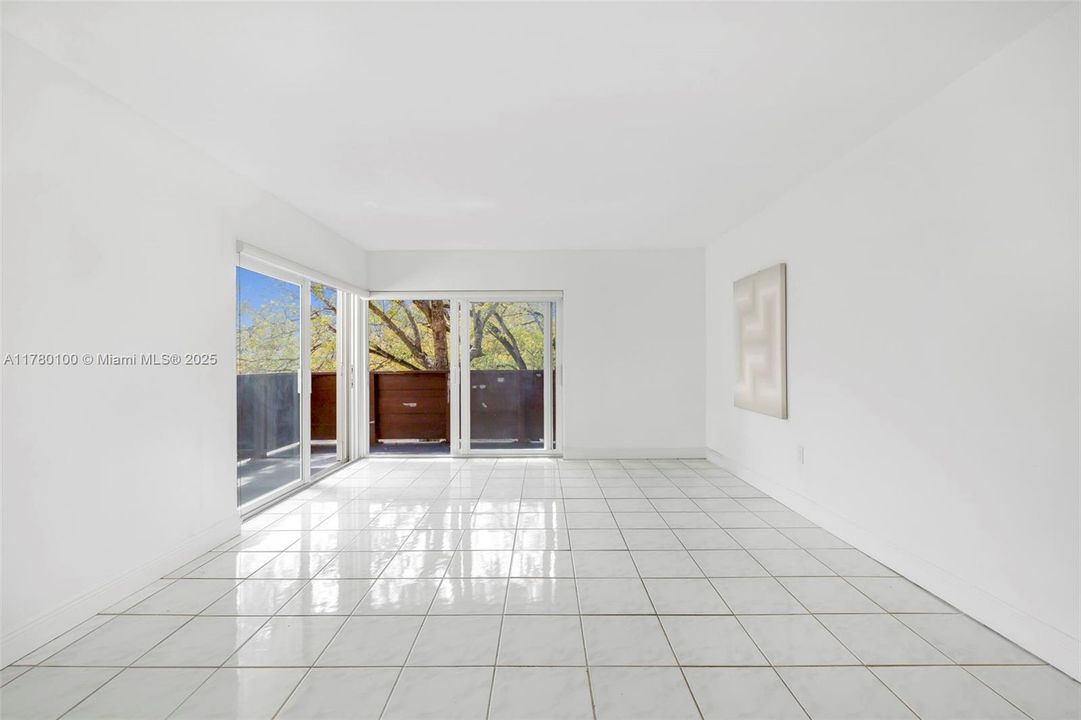 Vendido Recientemente: $379,000 (2 camas, 2 baños, 1182 Pies cuadrados)