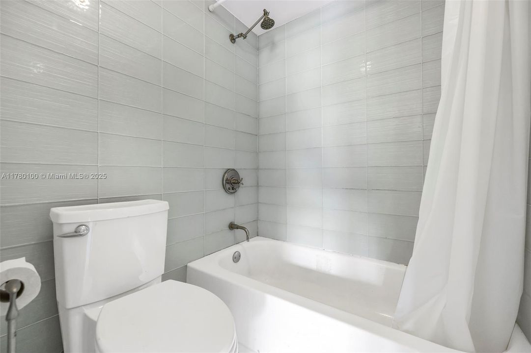 Vendido Recientemente: $379,000 (2 camas, 2 baños, 1182 Pies cuadrados)