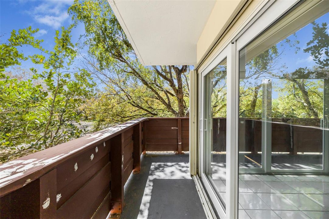 Vendido Recientemente: $379,000 (2 camas, 2 baños, 1182 Pies cuadrados)