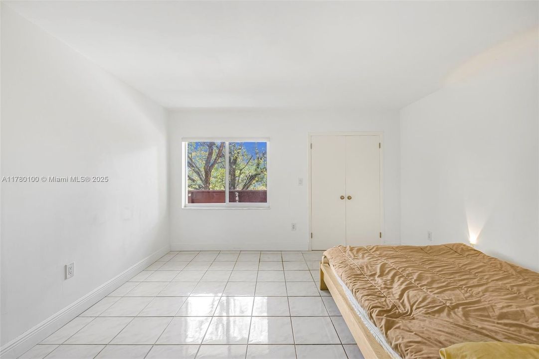 Vendido Recientemente: $379,000 (2 camas, 2 baños, 1182 Pies cuadrados)