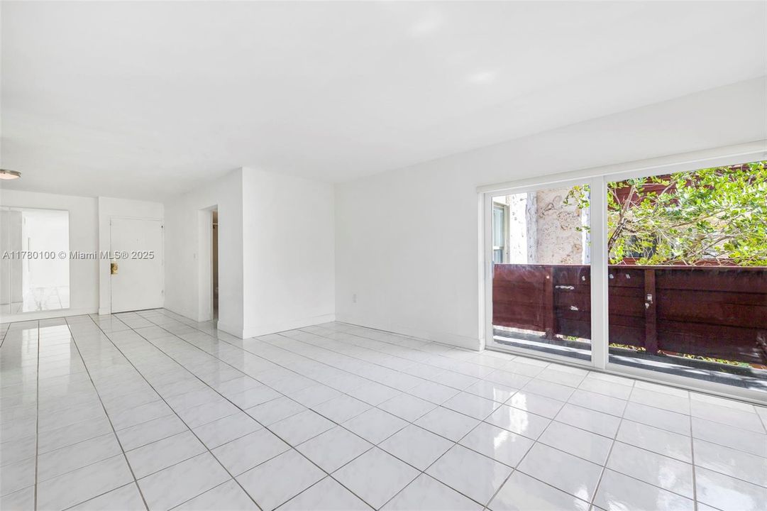 Vendido Recientemente: $379,000 (2 camas, 2 baños, 1182 Pies cuadrados)