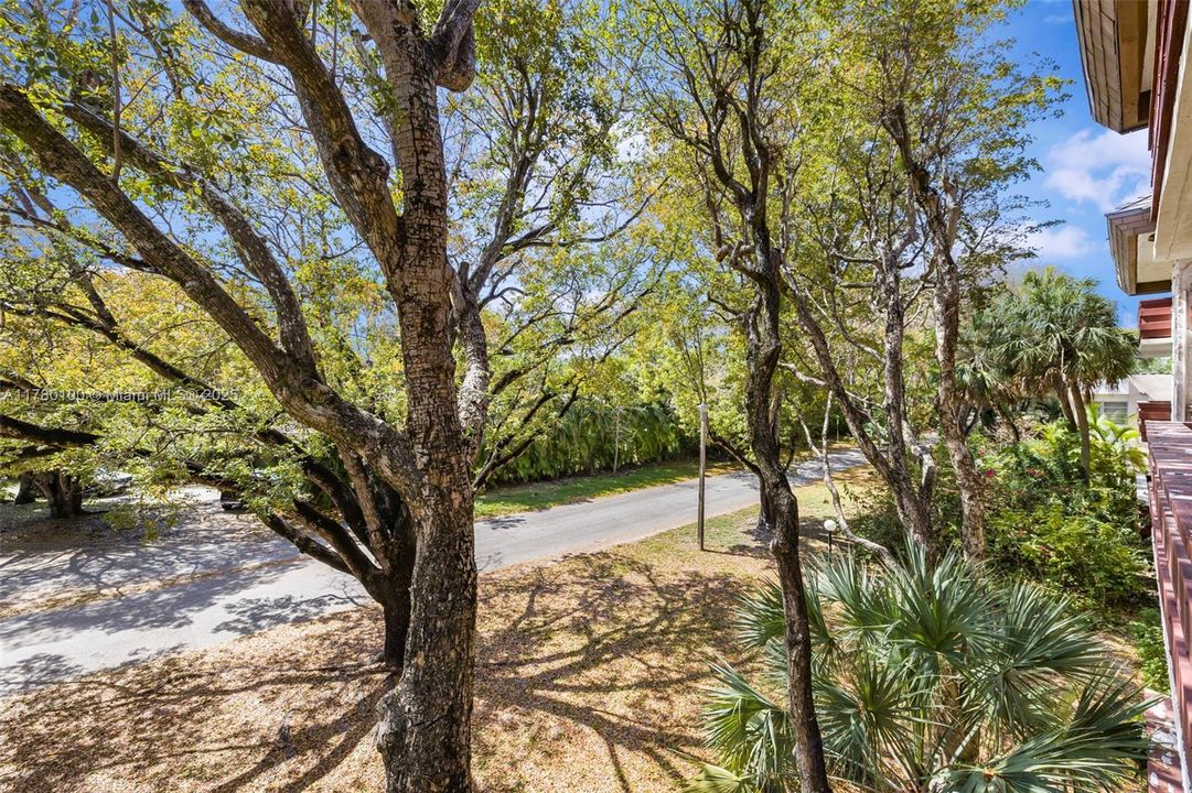 Vendido Recientemente: $379,000 (2 camas, 2 baños, 1182 Pies cuadrados)