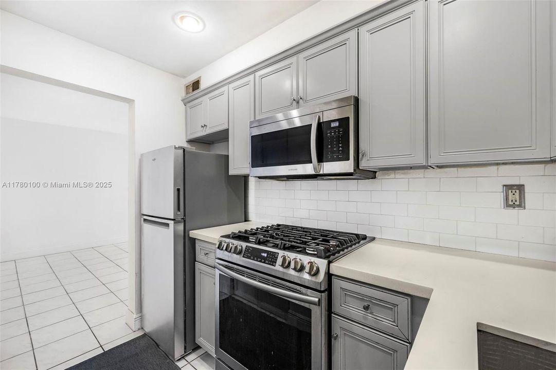 Vendido Recientemente: $379,000 (2 camas, 2 baños, 1182 Pies cuadrados)