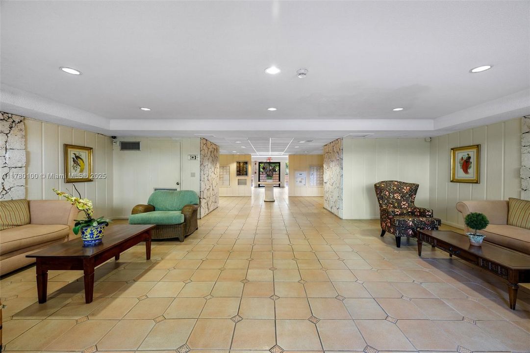 Vendido Recientemente: $379,000 (2 camas, 2 baños, 1182 Pies cuadrados)