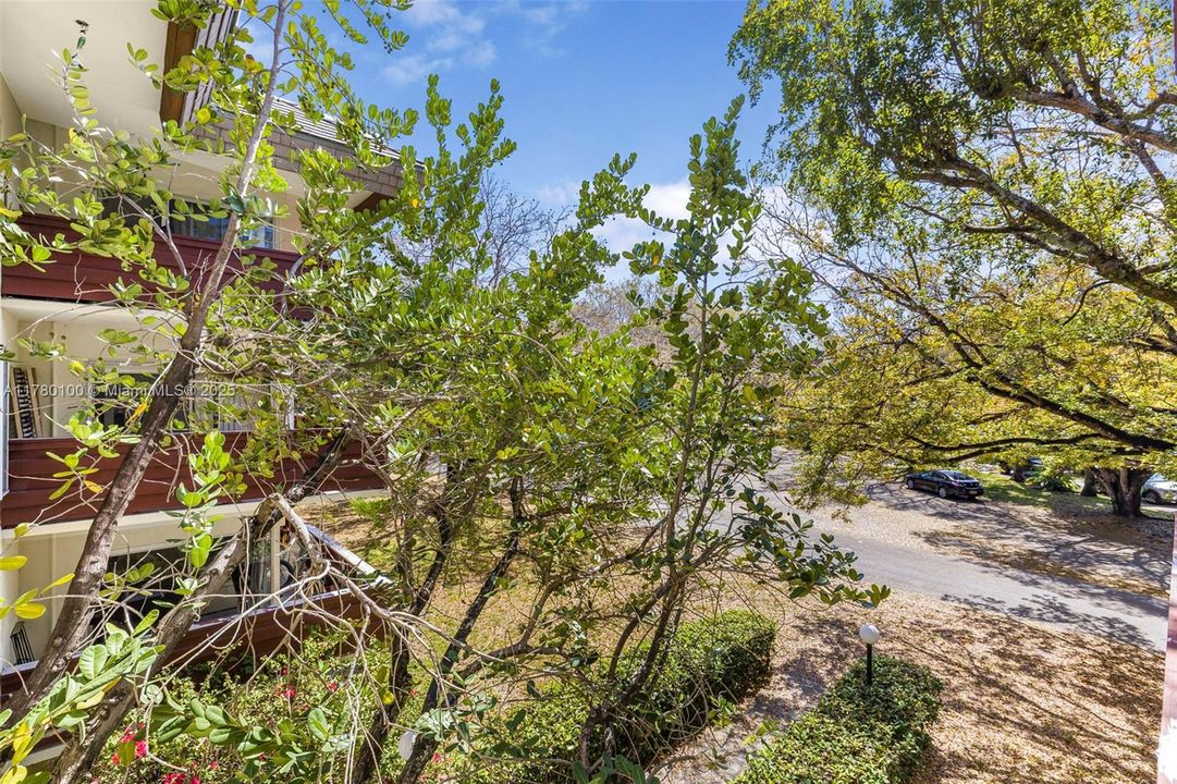 Vendido Recientemente: $379,000 (2 camas, 2 baños, 1182 Pies cuadrados)