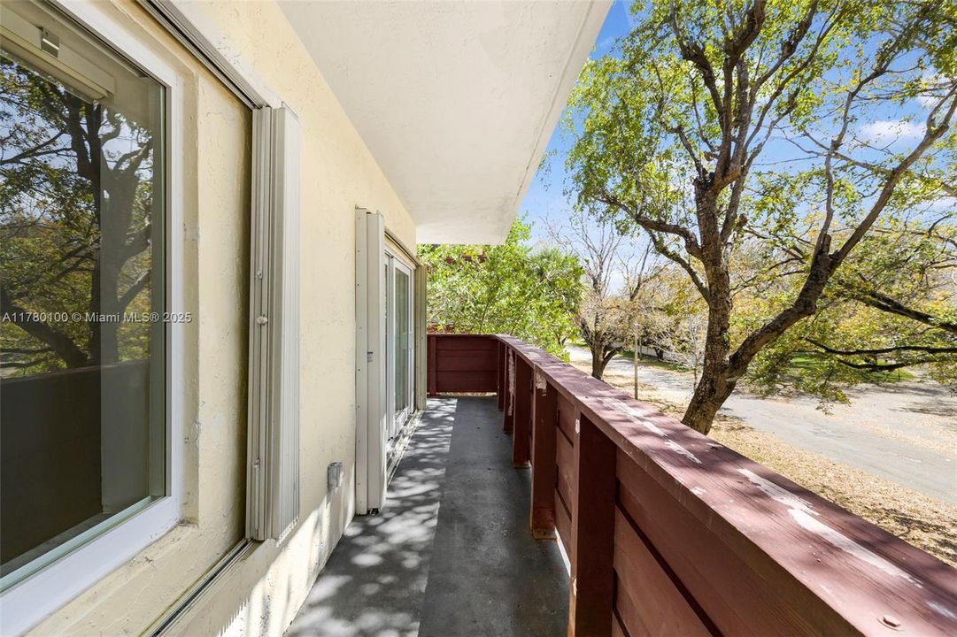 Vendido Recientemente: $379,000 (2 camas, 2 baños, 1182 Pies cuadrados)