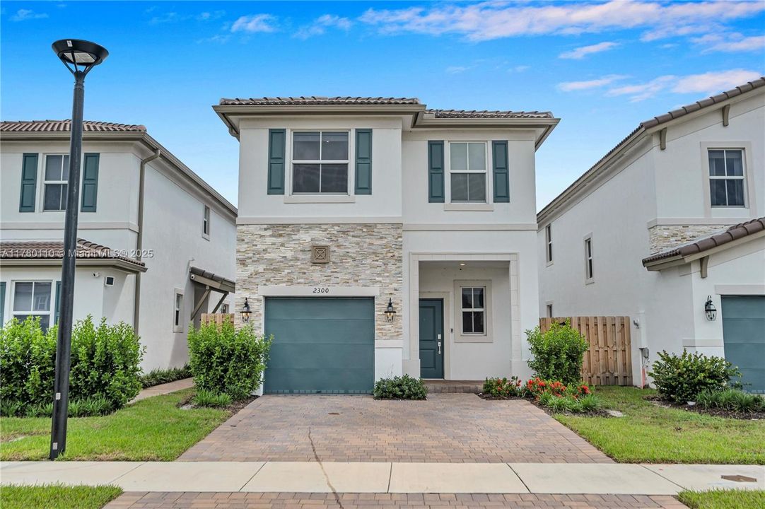 Recently Rented: $4,300 (5 beds, 3 baths, 2233 Square Feet)